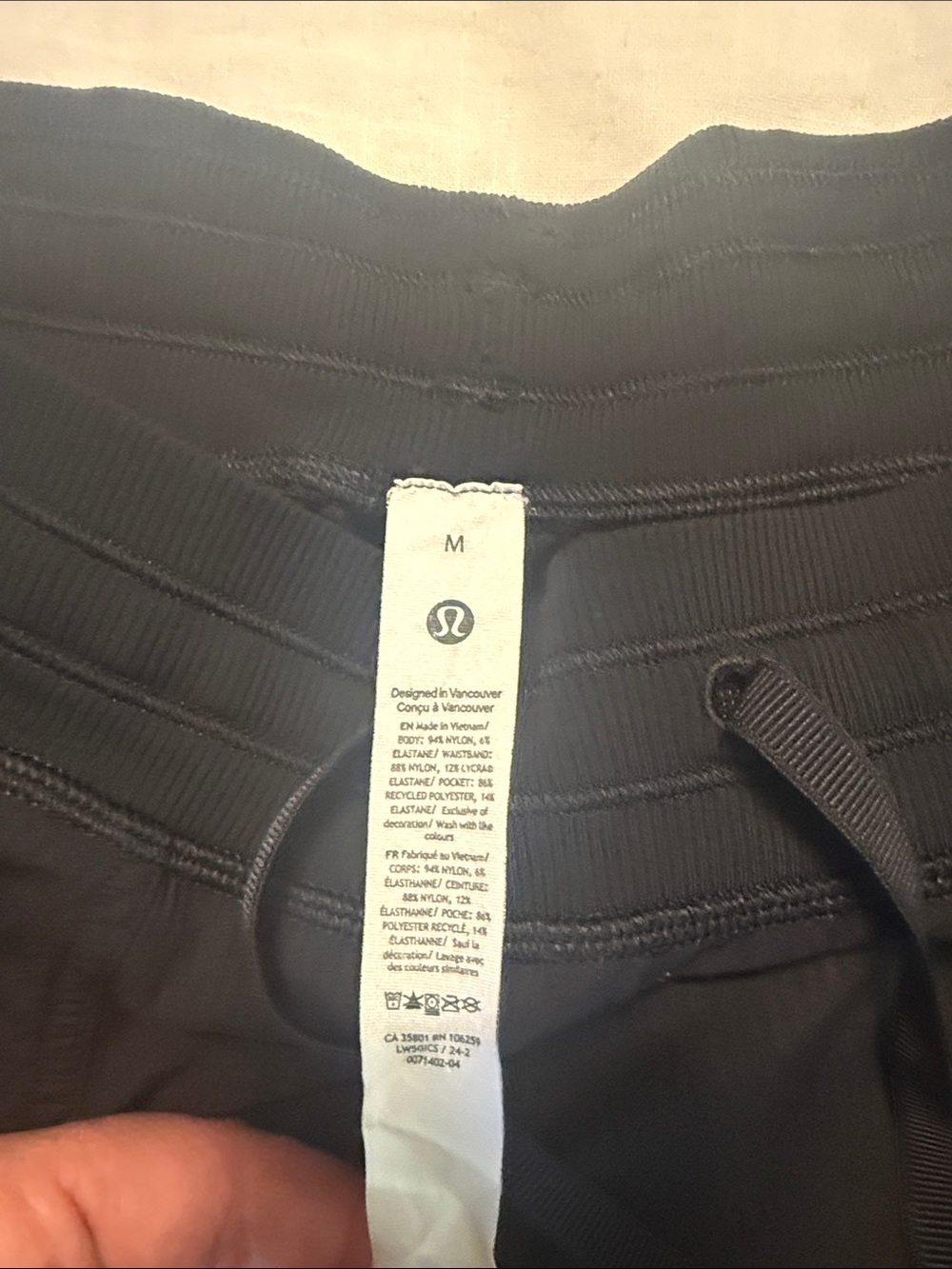 Lululemon Women’s Black Cargo Jogger Pants - Lightweight Drawstring Waist size m - Picture 2 of 4